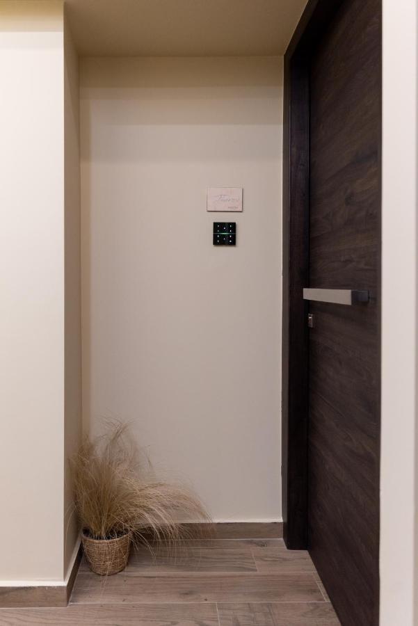 Theros By Agora Luxury Apartments In The Heart Of Heraklion Bagian luar foto